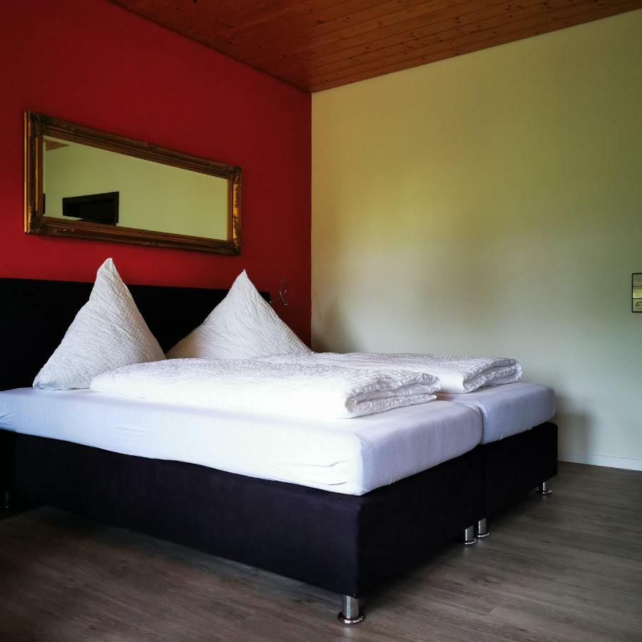 Ibach Schwarzwaldgasthof Hotel Hirschen מראה חיצוני תמונה